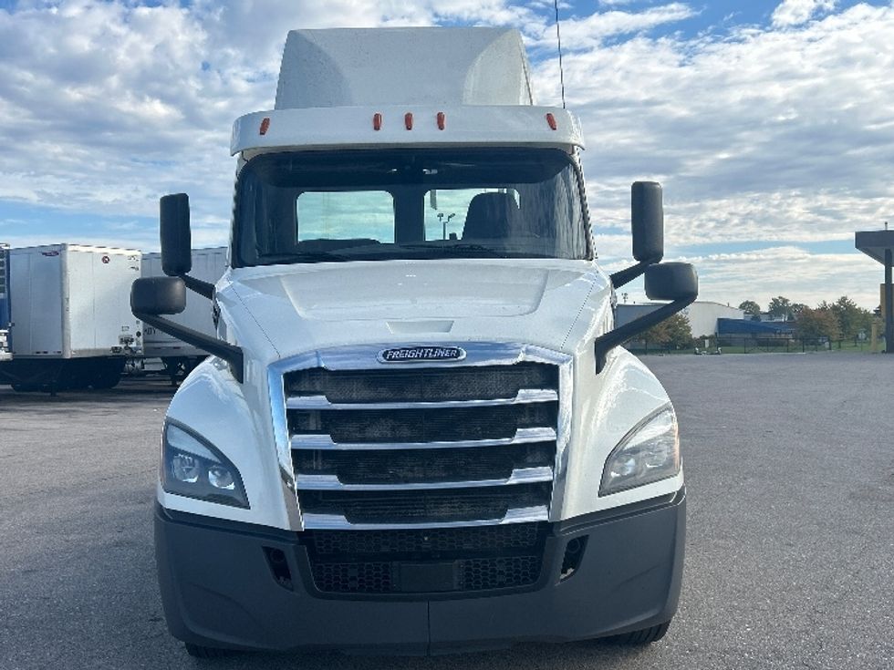 Day Cab Tractor-Heavy Duty Tractors-Freightliner-2019-T12664ST-Kentwood-MI-628,357\n\t\tmiles-$ 25,500 - Image 2