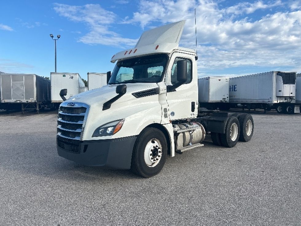 Day Cab Tractor-Heavy Duty Tractors-Freightliner-2019-T12664ST-Kentwood-MI-628,357\n\t\tmiles-$ 25,500 - Image 3