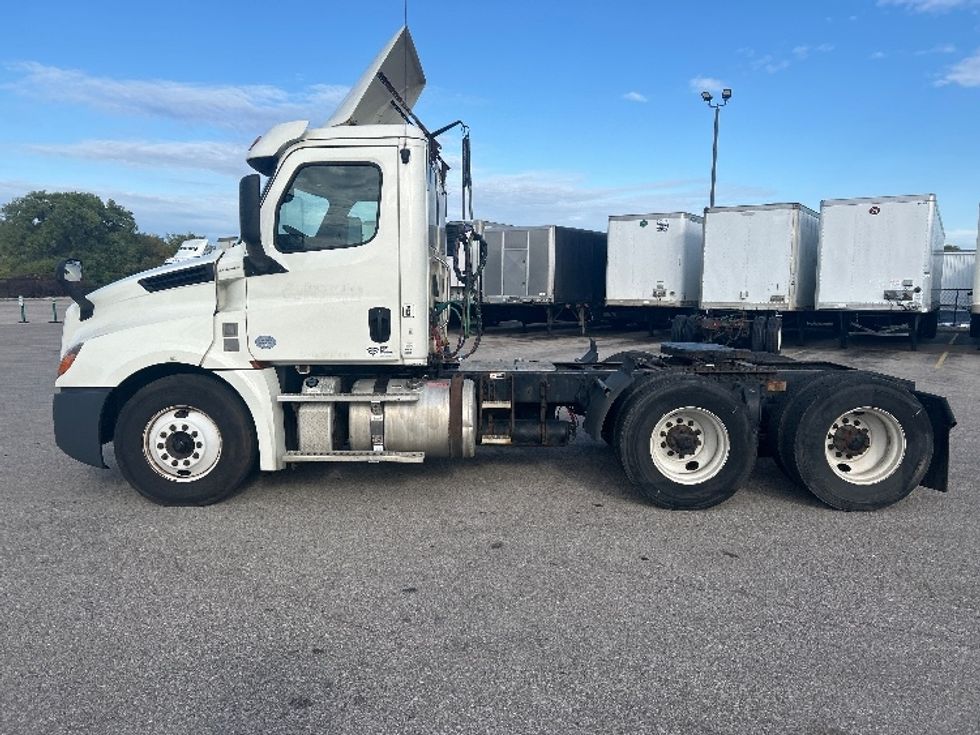 Day Cab Tractor-Heavy Duty Tractors-Freightliner-2019-T12664ST-Kentwood-MI-628,357\n\t\tmiles-$ 25,500 - Image 4