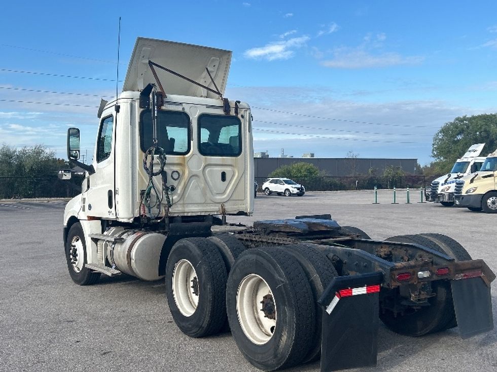 Day Cab Tractor-Heavy Duty Tractors-Freightliner-2019-T12664ST-Kentwood-MI-628,357\n\t\tmiles-$ 25,500 - Image 5