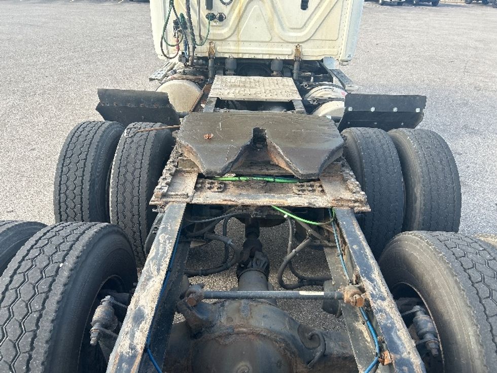 Day Cab Tractor-Heavy Duty Tractors-Freightliner-2019-T12664ST-Kentwood-MI-628,357\n\t\tmiles-$ 25,500 - Image 6