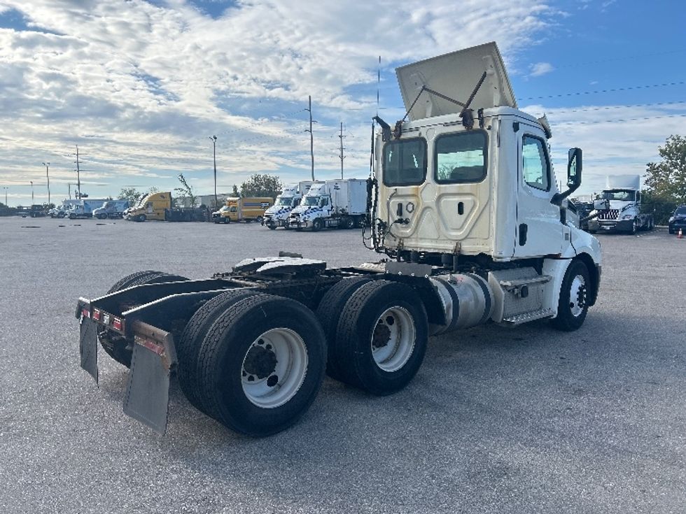 Day Cab Tractor-Heavy Duty Tractors-Freightliner-2019-T12664ST-Kentwood-MI-628,357\n\t\tmiles-$ 25,500 - Image 7