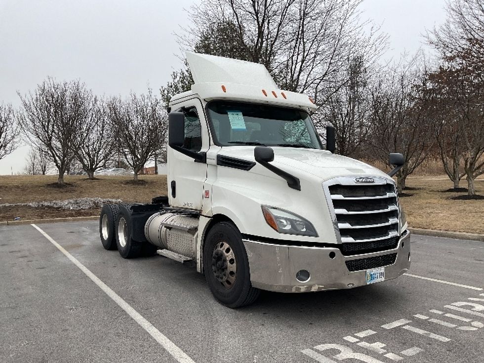 Day Cab Tractor-Heavy Duty Tractors-Freightliner-2019-T12664ST-King Of Prussia-PA-277,351\n\t\tmiles-$ 53,750 - Image 1