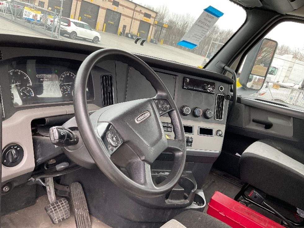 Day Cab Tractor-Heavy Duty Tractors-Freightliner-2019-T12664ST-King Of Prussia-PA-277,351\n\t\tmiles-$ 53,750 - Image 10