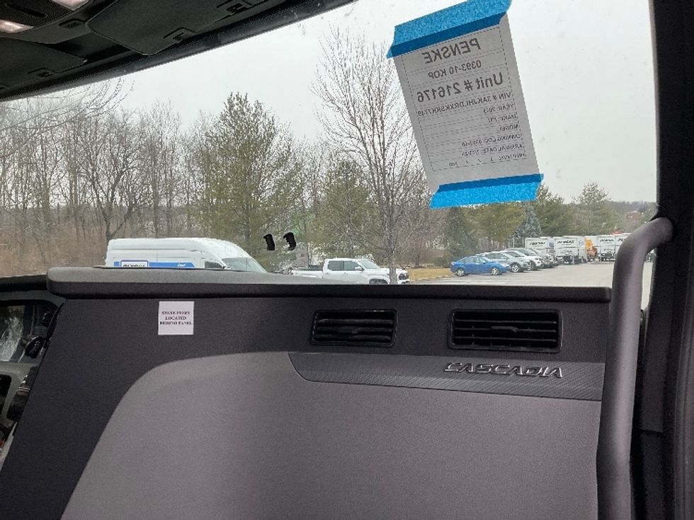 Day Cab Tractor-Heavy Duty Tractors-Freightliner-2019-T12664ST-King Of Prussia-PA-277,351\n\t\tmiles-$ 53,750 - Image 13