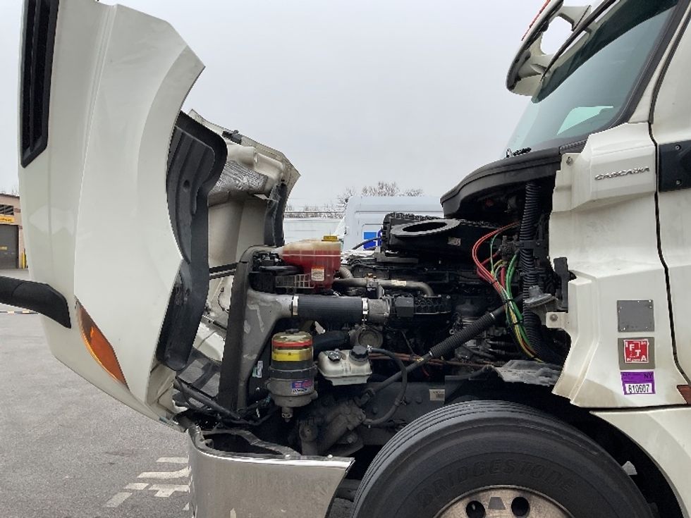 Day Cab Tractor-Heavy Duty Tractors-Freightliner-2019-T12664ST-King Of Prussia-PA-277,351\n\t\tmiles-$ 53,750 - Image 15