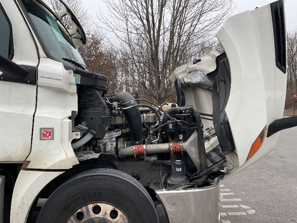 Day Cab Tractor-Heavy Duty Tractors-Freightliner-2019-T12664ST-King Of Prussia-PA-277,351\n\t\tmiles-$ 53,750 - Image 16
