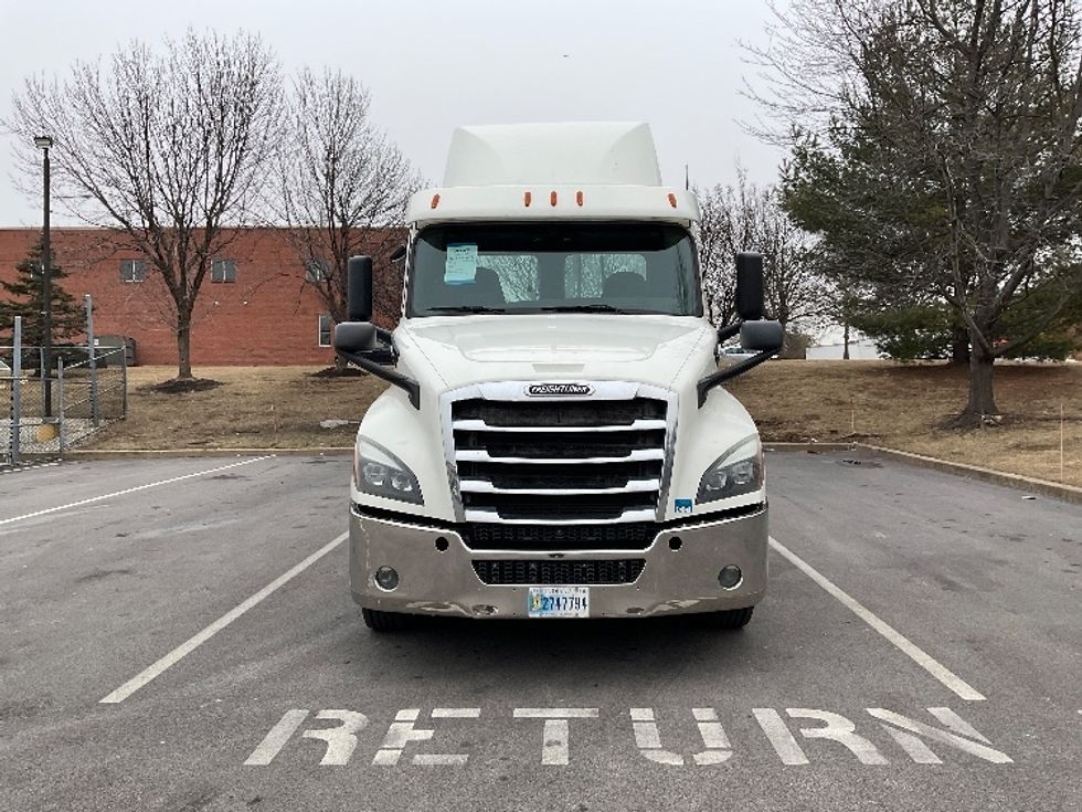 Day Cab Tractor-Heavy Duty Tractors-Freightliner-2019-T12664ST-King Of Prussia-PA-277,351\n\t\tmiles-$ 53,750 - Image 2