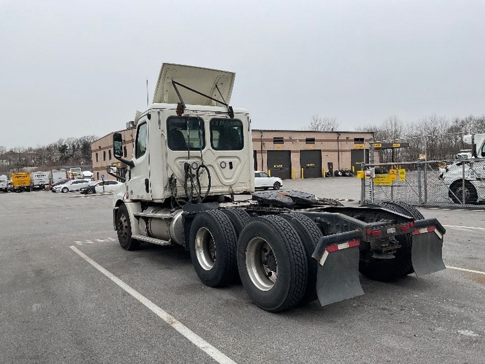 Day Cab Tractor-Heavy Duty Tractors-Freightliner-2019-T12664ST-King Of Prussia-PA-277,351\n\t\tmiles-$ 53,750 - Image 5