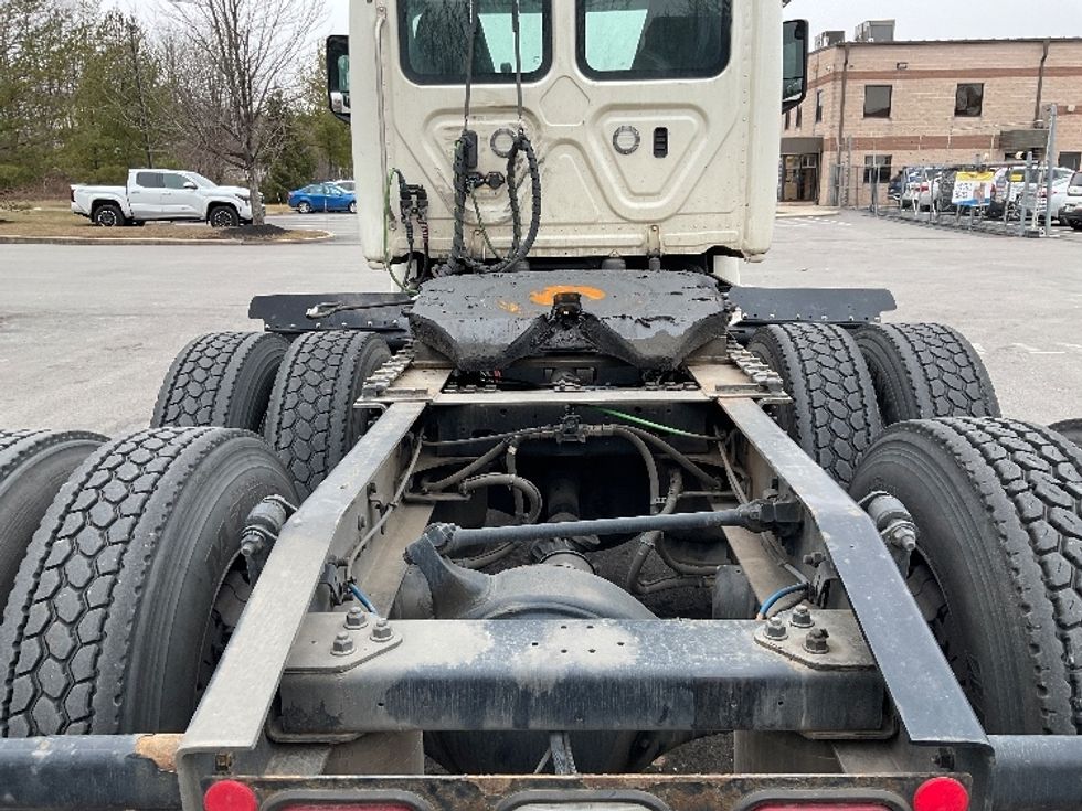 Day Cab Tractor-Heavy Duty Tractors-Freightliner-2019-T12664ST-King Of Prussia-PA-277,351\n\t\tmiles-$ 53,750 - Image 6