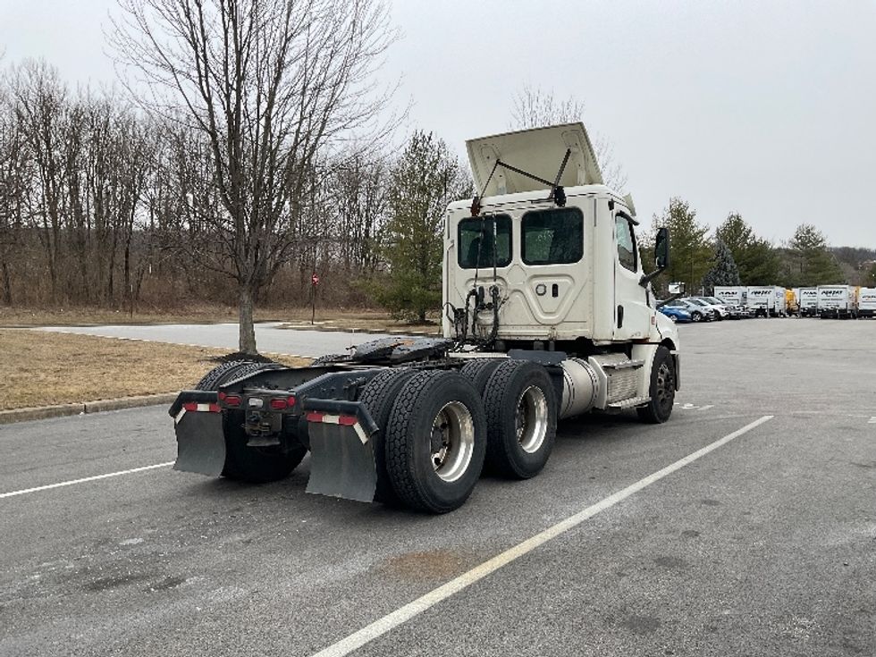 Day Cab Tractor-Heavy Duty Tractors-Freightliner-2019-T12664ST-King Of Prussia-PA-277,351\n\t\tmiles-$ 53,750 - Image 7