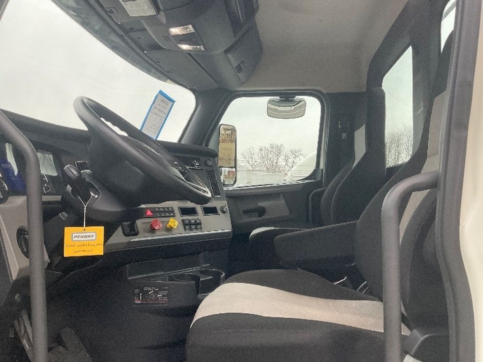 Day Cab Tractor-Heavy Duty Tractors-Freightliner-2019-T12664ST-King Of Prussia-PA-281,067\n\t\tmiles-$ 53,250 - Image 10