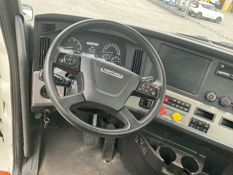 Day Cab Tractor-Heavy Duty Tractors-Freightliner-2019-T12664ST-King Of Prussia-PA-281,067\n\t\tmiles-$ 53,250 - Image 11