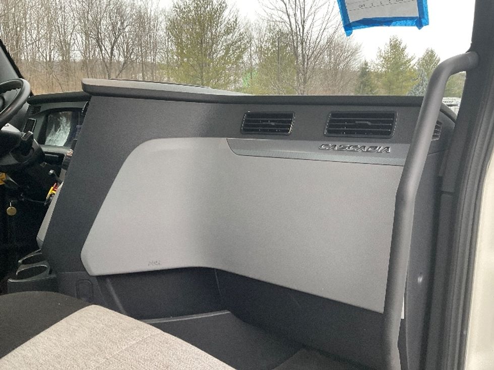 Day Cab Tractor-Heavy Duty Tractors-Freightliner-2019-T12664ST-King Of Prussia-PA-281,067\n\t\tmiles-$ 53,250 - Image 13