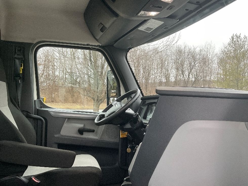 Day Cab Tractor-Heavy Duty Tractors-Freightliner-2019-T12664ST-King Of Prussia-PA-281,067\n\t\tmiles-$ 53,250 - Image 14