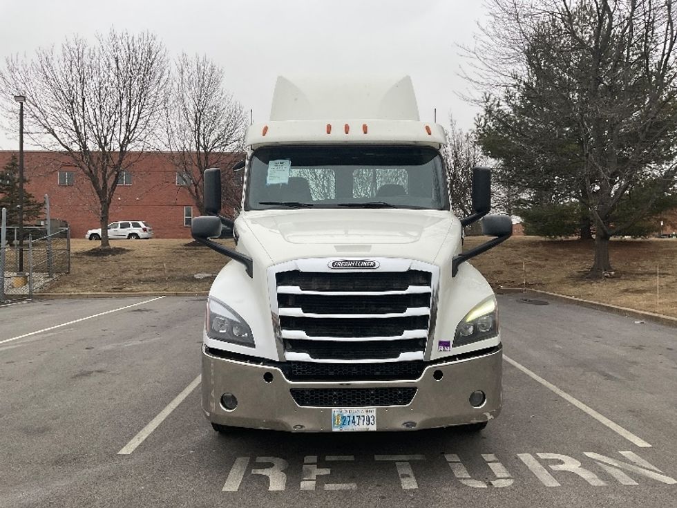 Day Cab Tractor-Heavy Duty Tractors-Freightliner-2019-T12664ST-King Of Prussia-PA-281,067\n\t\tmiles-$ 53,250 - Image 2