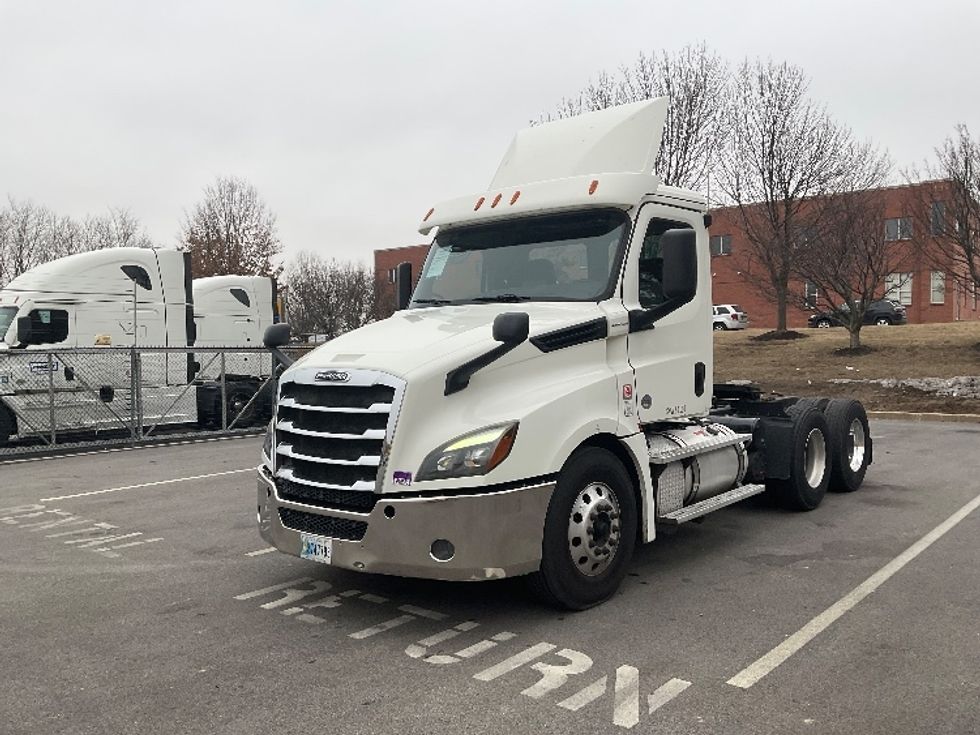 Day Cab Tractor-Heavy Duty Tractors-Freightliner-2019-T12664ST-King Of Prussia-PA-281,067\n\t\tmiles-$ 53,250 - Image 3