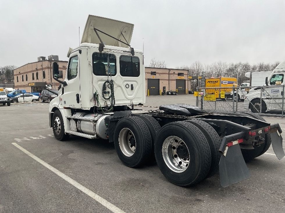 Day Cab Tractor-Heavy Duty Tractors-Freightliner-2019-T12664ST-King Of Prussia-PA-281,067\n\t\tmiles-$ 53,250 - Image 5