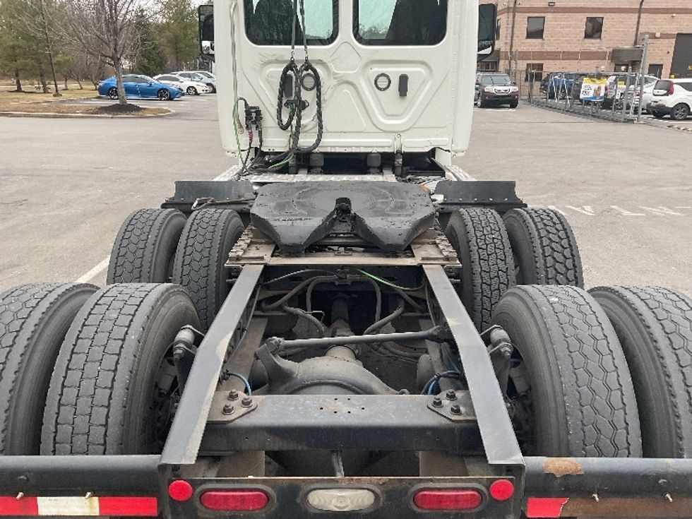Day Cab Tractor-Heavy Duty Tractors-Freightliner-2019-T12664ST-King Of Prussia-PA-281,067\n\t\tmiles-$ 53,250 - Image 6