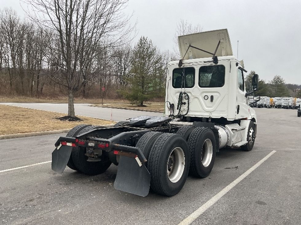 Day Cab Tractor-Heavy Duty Tractors-Freightliner-2019-T12664ST-King Of Prussia-PA-281,067\n\t\tmiles-$ 53,250 - Image 7