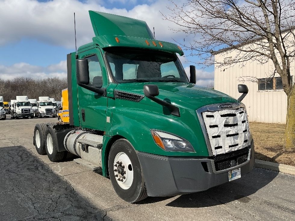 Day Cab Tractor-Heavy Duty Tractors-Freightliner-2019-T12664ST-La Porte-IN-351,634\n\t\tmiles-$ 51,000 - Image 1