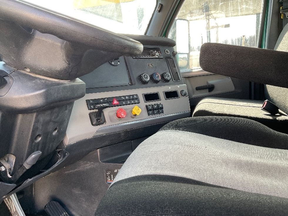 Day Cab Tractor-Heavy Duty Tractors-Freightliner-2019-T12664ST-La Porte-IN-351,634\n\t\tmiles-$ 51,000 - Image 10