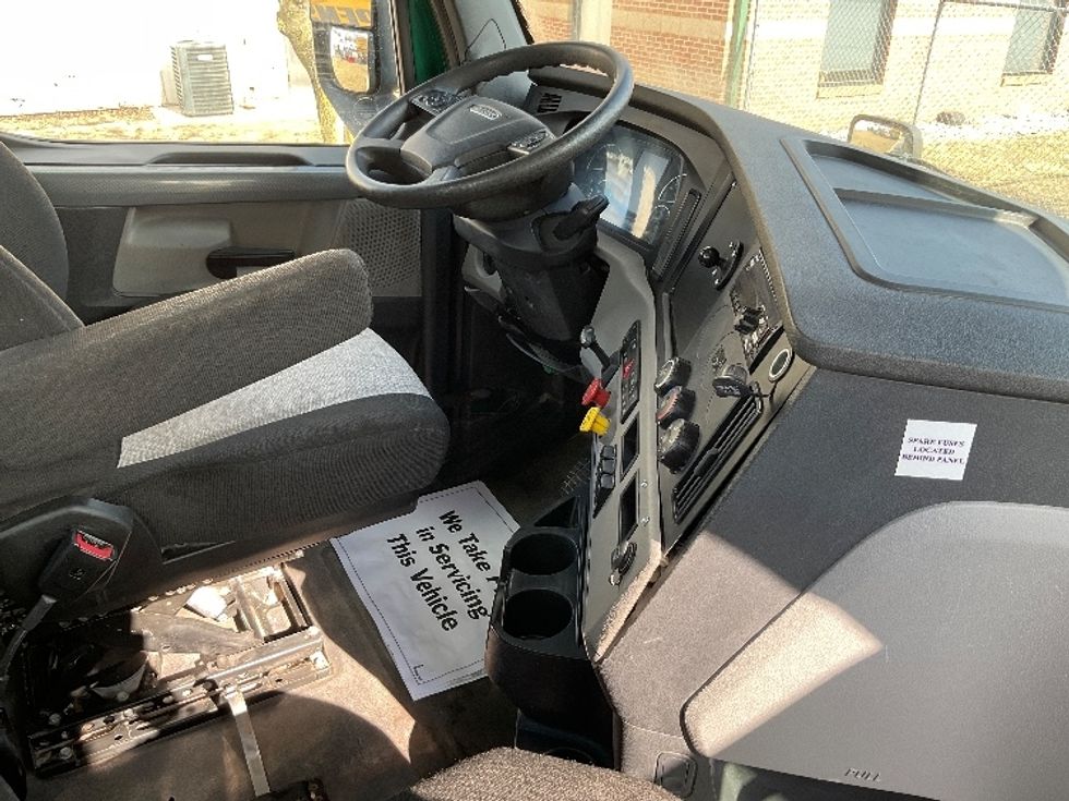Day Cab Tractor-Heavy Duty Tractors-Freightliner-2019-T12664ST-La Porte-IN-351,634\n\t\tmiles-$ 51,000 - Image 14