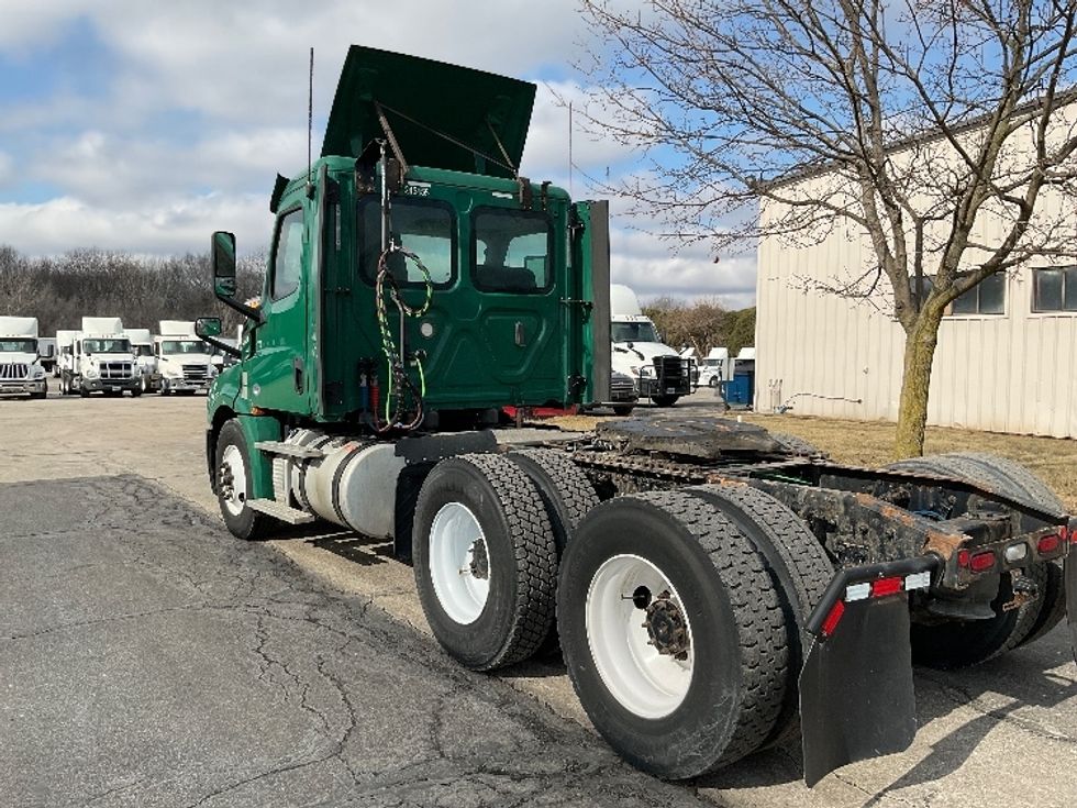 Day Cab Tractor-Heavy Duty Tractors-Freightliner-2019-T12664ST-La Porte-IN-351,634\n\t\tmiles-$ 51,000 - Image 5
