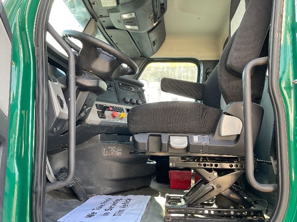 Day Cab Tractor-Heavy Duty Tractors-Freightliner-2019-T12664ST-La Porte-IN-351,634\n\t\tmiles-$ 51,000 - Image 9