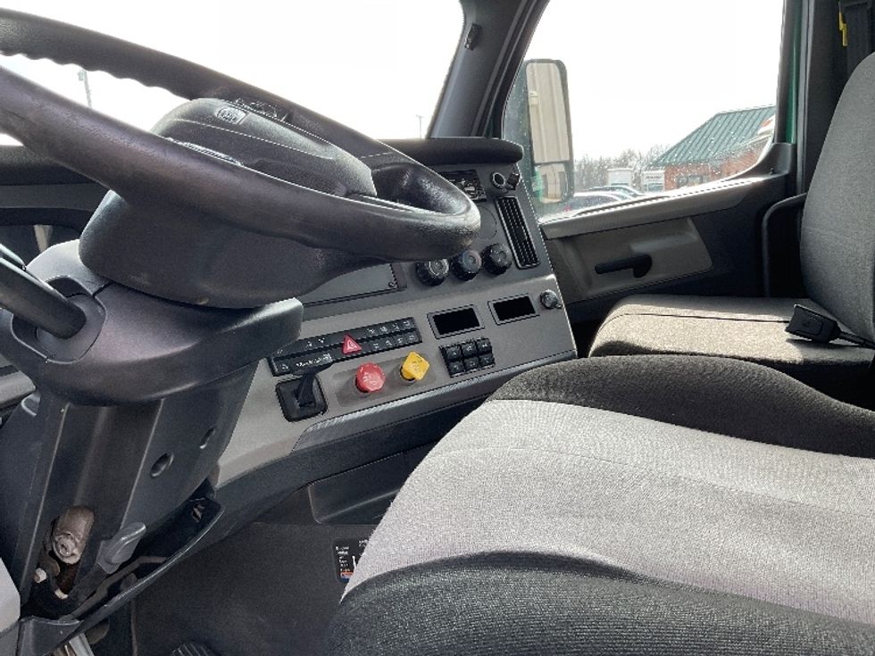 Day Cab Tractor-Heavy Duty Tractors-Freightliner-2019-T12664ST-La Porte-IN-393,369\n\t\tmiles-$ 49,250 - Image 10