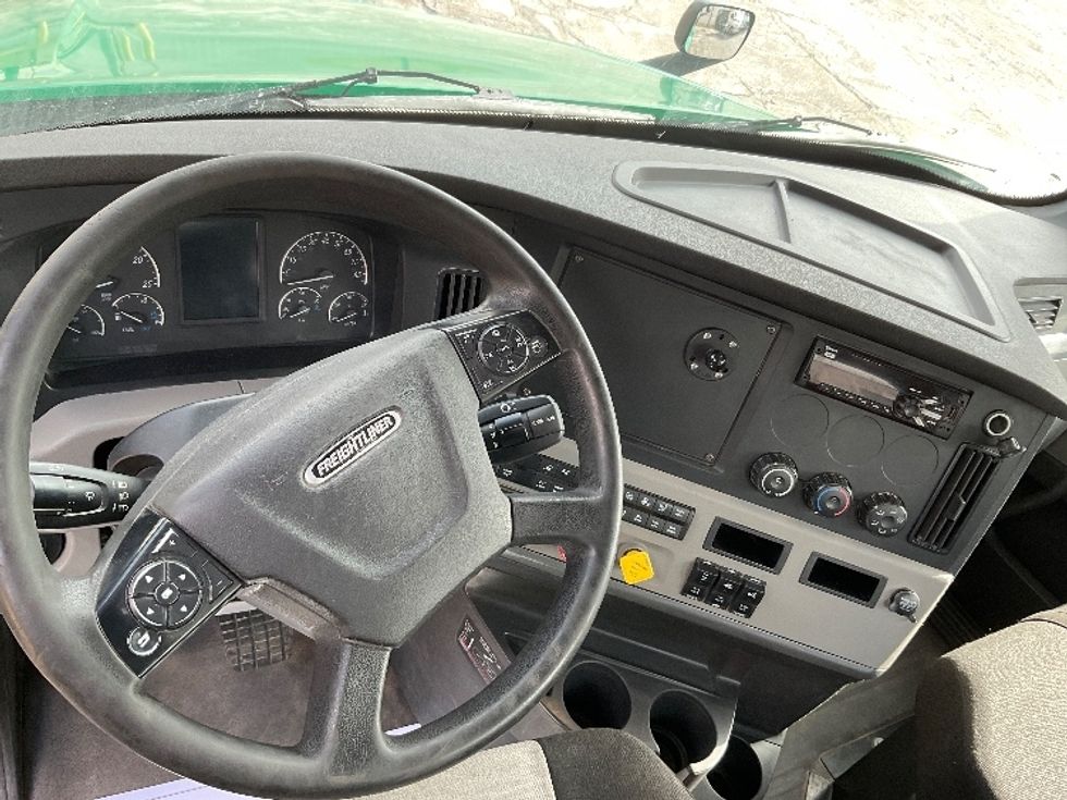 Day Cab Tractor-Heavy Duty Tractors-Freightliner-2019-T12664ST-La Porte-IN-393,369\n\t\tmiles-$ 49,250 - Image 11