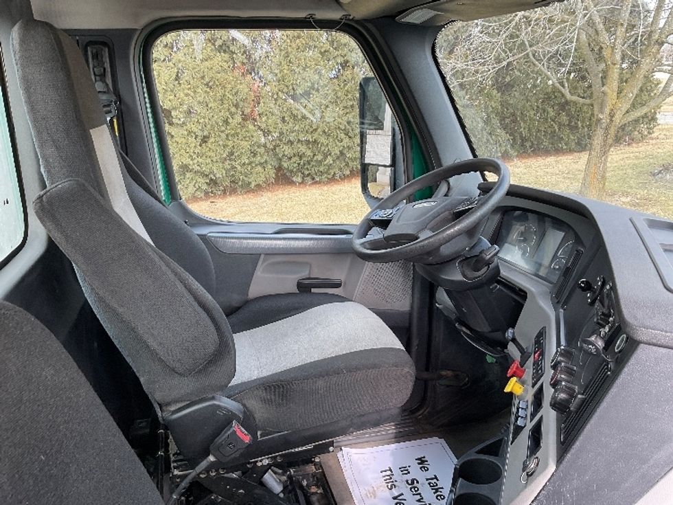 Day Cab Tractor-Heavy Duty Tractors-Freightliner-2019-T12664ST-La Porte-IN-393,369\n\t\tmiles-$ 49,250 - Image 14