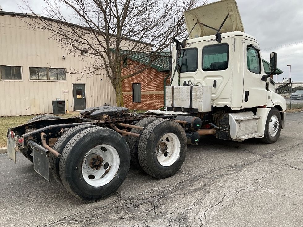 Day Cab Tractor-Heavy Duty Tractors-Freightliner-2019-T12664ST-La Porte-IN-457,182\n\t\tmiles-$ 49,000 - Image 7