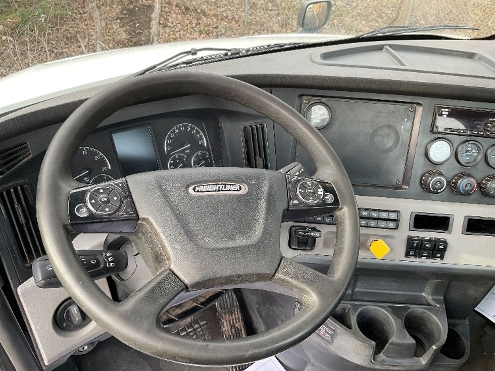 Day Cab Tractor-Heavy Duty Tractors-Freightliner-2019-T12664ST-La Porte-IN-470,675\n\t\tmiles-$ 47,500 - Image 10