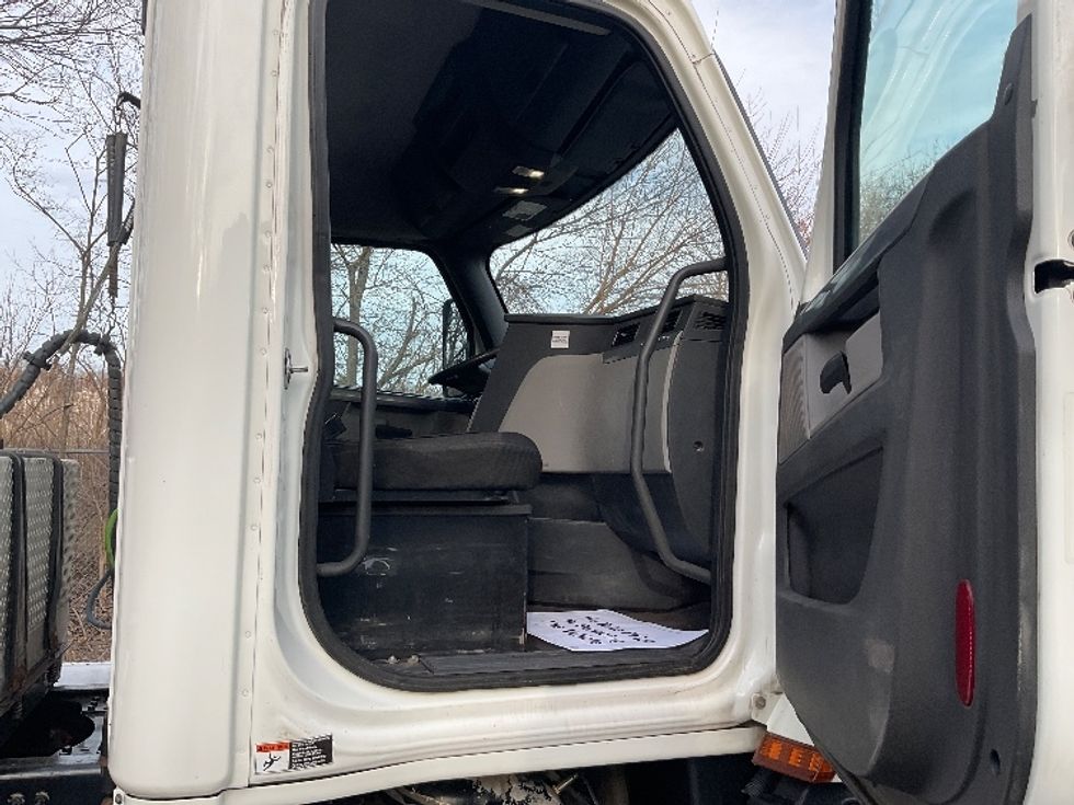 Day Cab Tractor-Heavy Duty Tractors-Freightliner-2019-T12664ST-La Porte-IN-470,675\n\t\tmiles-$ 47,500 - Image 11