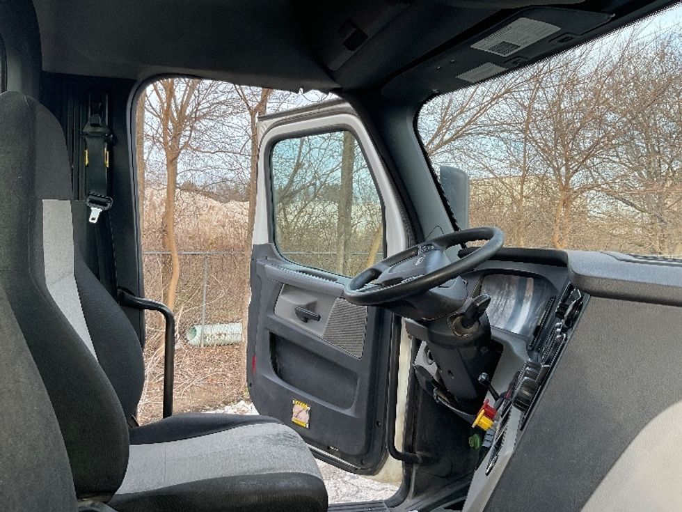 Day Cab Tractor-Heavy Duty Tractors-Freightliner-2019-T12664ST-La Porte-IN-470,675\n\t\tmiles-$ 47,500 - Image 13