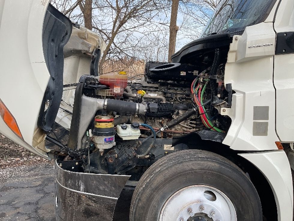 Day Cab Tractor-Heavy Duty Tractors-Freightliner-2019-T12664ST-La Porte-IN-470,675\n\t\tmiles-$ 47,500 - Image 15