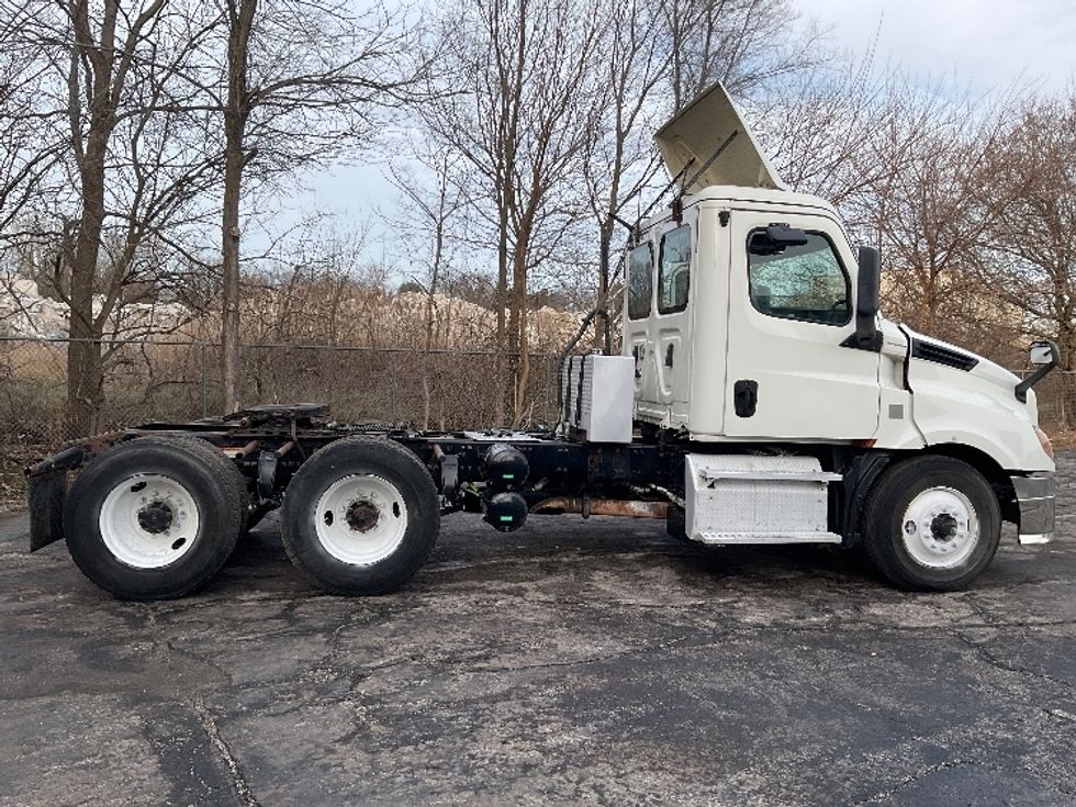 Day Cab Tractor-Heavy Duty Tractors-Freightliner-2019-T12664ST-La Porte-IN-470,675\n\t\tmiles-$ 47,500 - Image 8