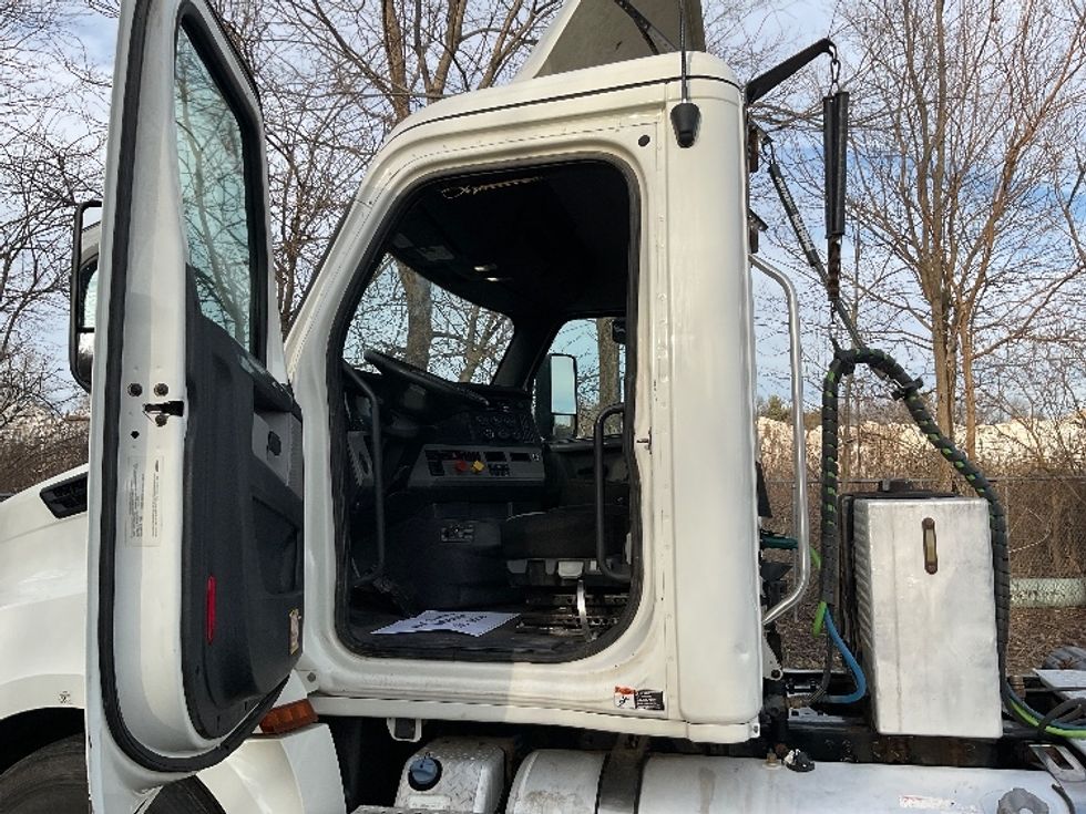 Day Cab Tractor-Heavy Duty Tractors-Freightliner-2019-T12664ST-La Porte-IN-470,675\n\t\tmiles-$ 47,500 - Image 9