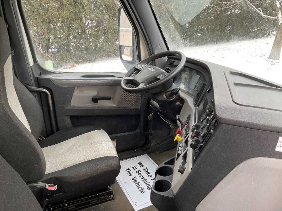 Day Cab Tractor-Heavy Duty Tractors-Freightliner-2019-T12664ST-La Porte-IN-473,651\n\t\tmiles-$ 46,000 - Image 14