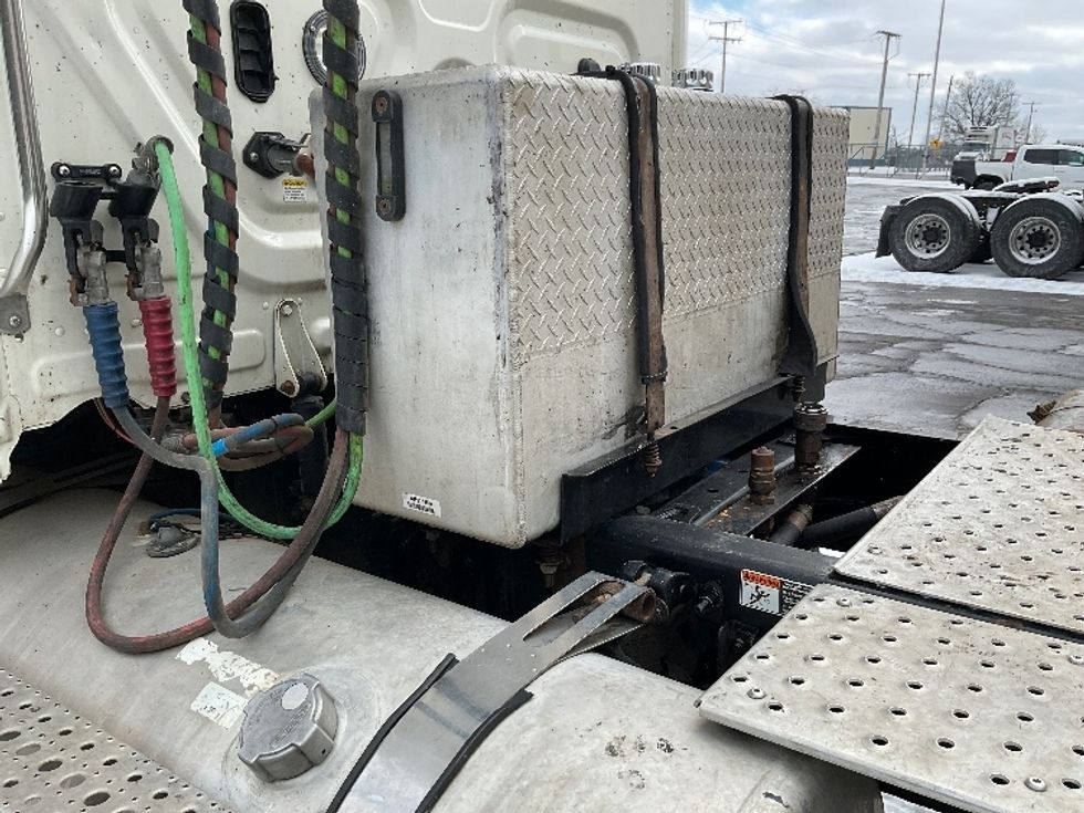 Day Cab Tractor-Heavy Duty Tractors-Freightliner-2019-T12664ST-La Porte-IN-473,651\n\t\tmiles-$ 46,000 - Image 17