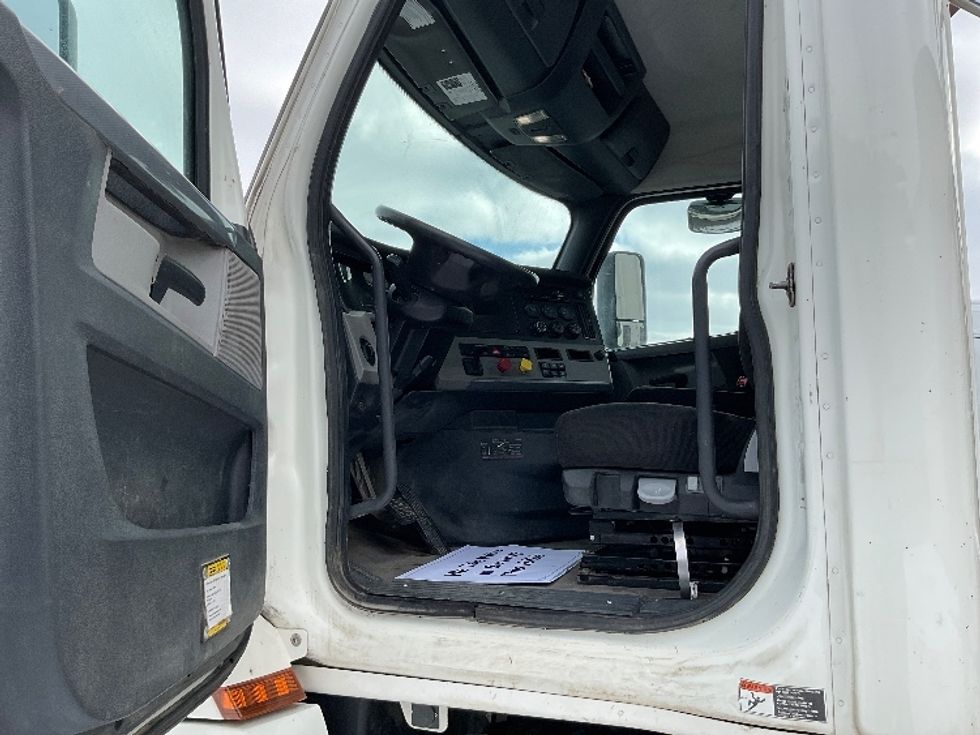 Day Cab Tractor-Heavy Duty Tractors-Freightliner-2019-T12664ST-La Porte-IN-473,651\n\t\tmiles-$ 46,000 - Image 9