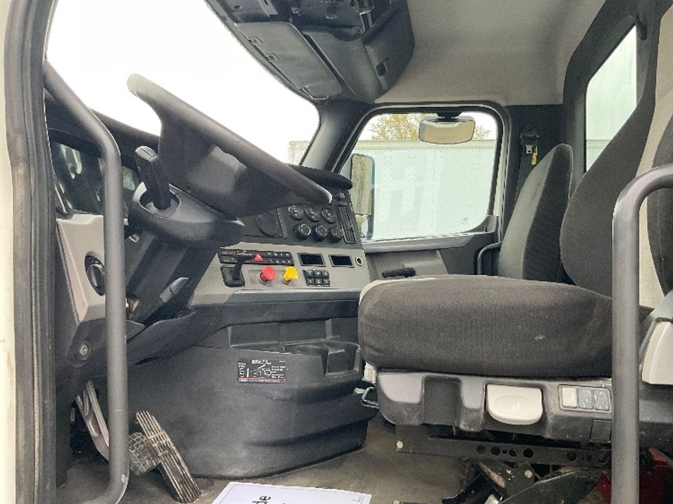 Day Cab Tractor-Heavy Duty Tractors-Freightliner-2019-T12664ST-La Porte-IN-492,496\n\t\tmiles-$ 45,500 - Image 10