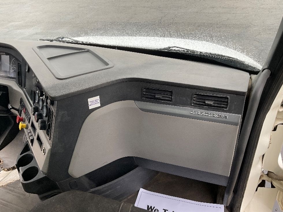 Day Cab Tractor-Heavy Duty Tractors-Freightliner-2019-T12664ST-La Porte-IN-492,496\n\t\tmiles-$ 45,500 - Image 13