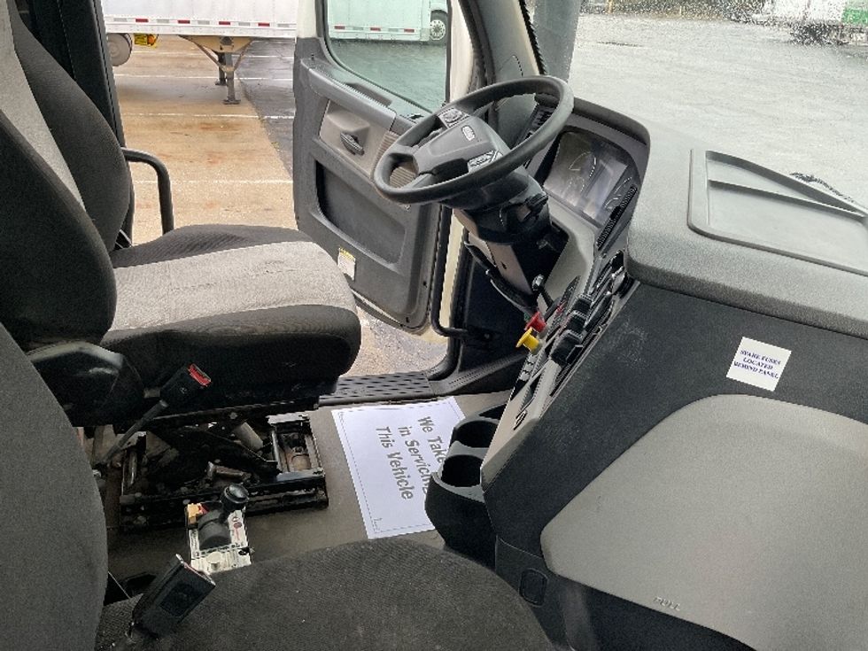 Day Cab Tractor-Heavy Duty Tractors-Freightliner-2019-T12664ST-La Porte-IN-492,496\n\t\tmiles-$ 45,500 - Image 14