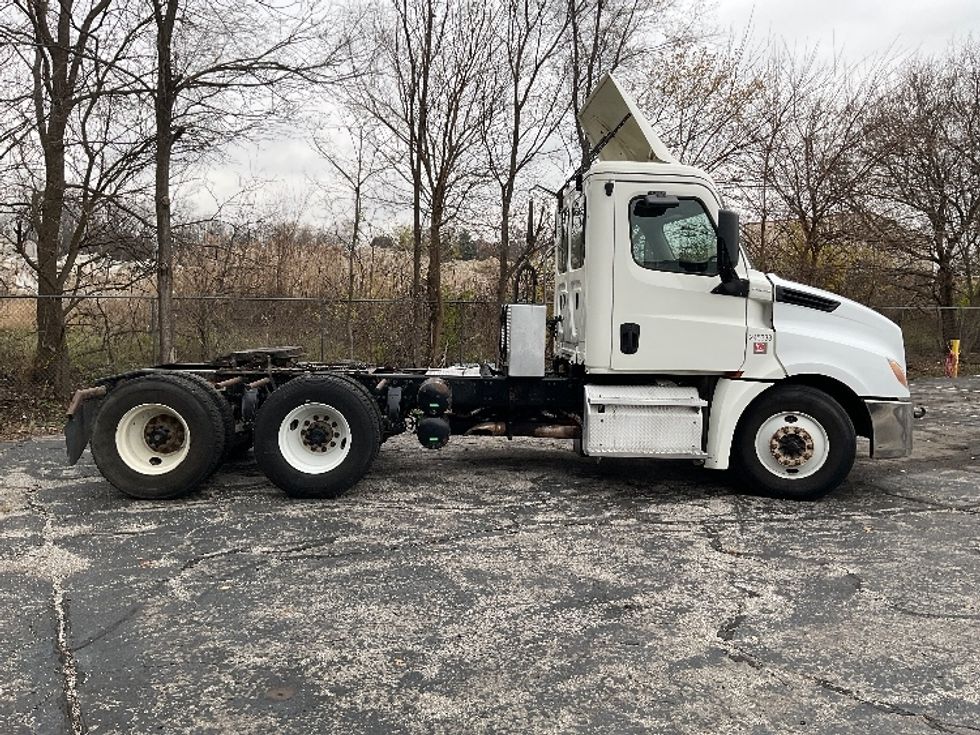 Day Cab Tractor-Heavy Duty Tractors-Freightliner-2019-T12664ST-La Porte-IN-492,496\n\t\tmiles-$ 45,500 - Image 8