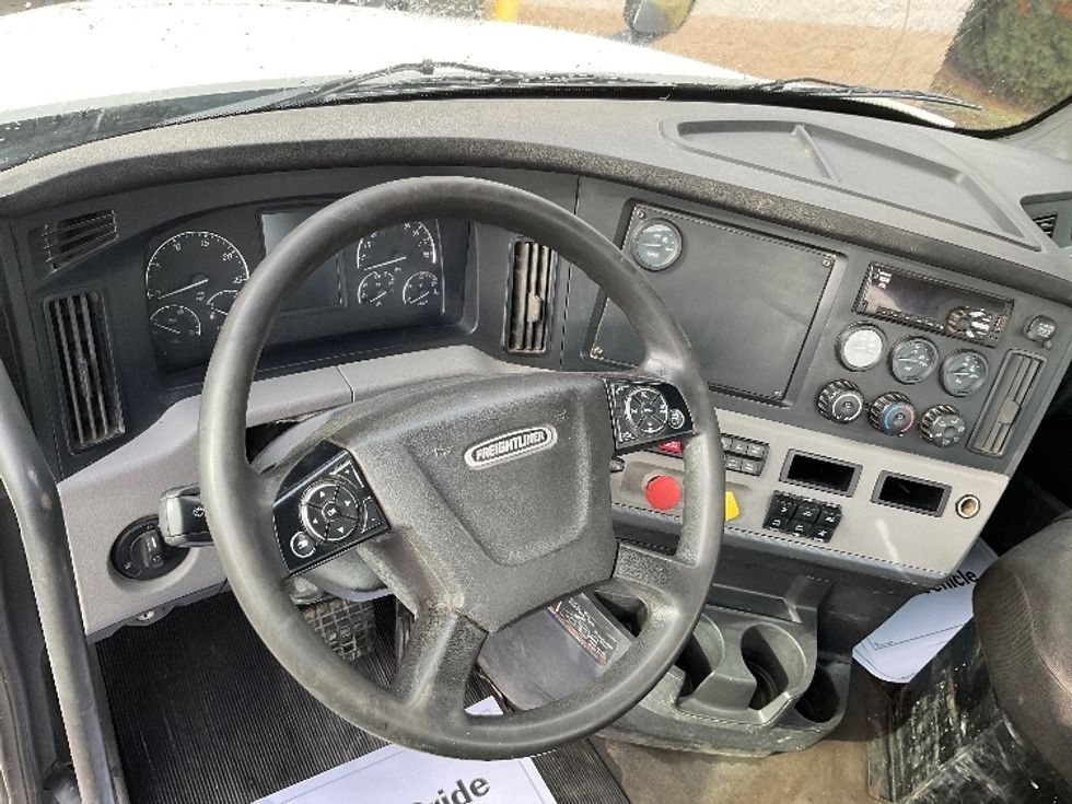 Day Cab Tractor-Heavy Duty Tractors-Freightliner-2019-T12664ST-La Porte-IN-521,347\n\t\tmiles-$ 44,000 - Image 11