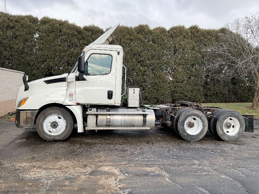 Day Cab Tractor-Heavy Duty Tractors-Freightliner-2019-T12664ST-La Porte-IN-521,347\n\t\tmiles-$ 44,000 - Image 4