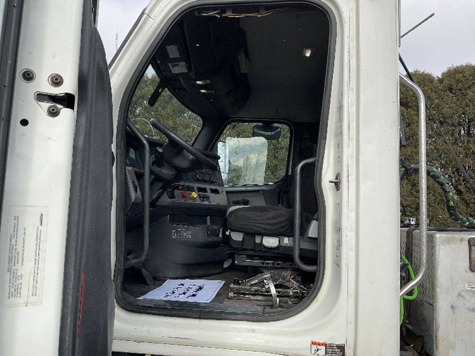 Day Cab Tractor-Heavy Duty Tractors-Freightliner-2019-T12664ST-La Porte-IN-521,347\n\t\tmiles-$ 44,000 - Image 9