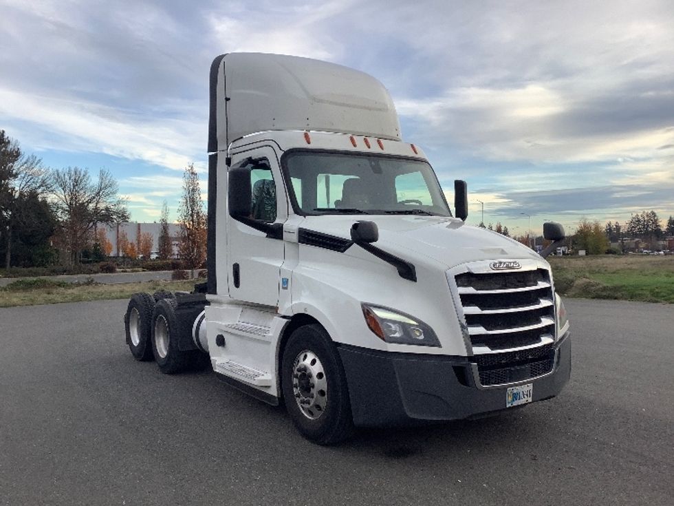 Day Cab Tractor-Heavy Duty Tractors-Freightliner-2019-T12664ST-Lacey-WA-381,163\n\t\tmiles-$ 47,750 - Image 1